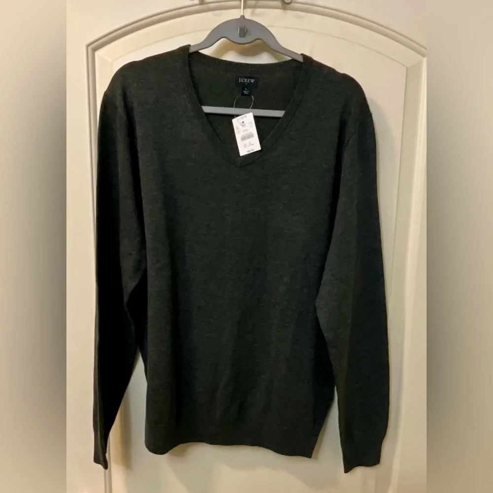 J. Crew Men's Dark Gray V-neck Sweater L - Picture 1 of 3